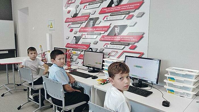 В школе Правдинска успешно работает центр «Точка роста»