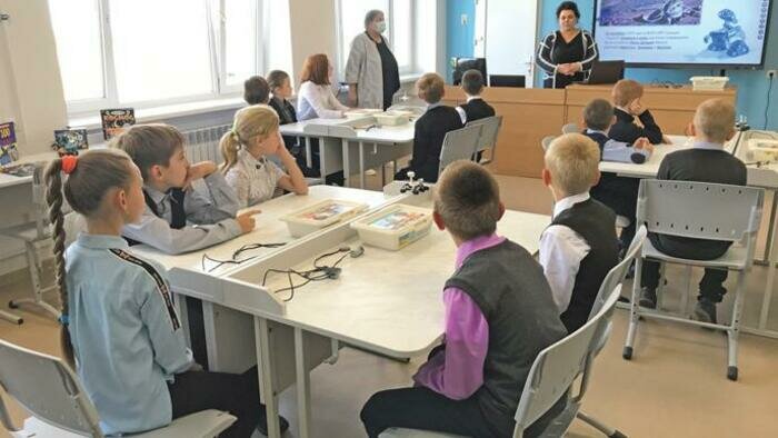 В Калининской школе учатся собирать луноходы 