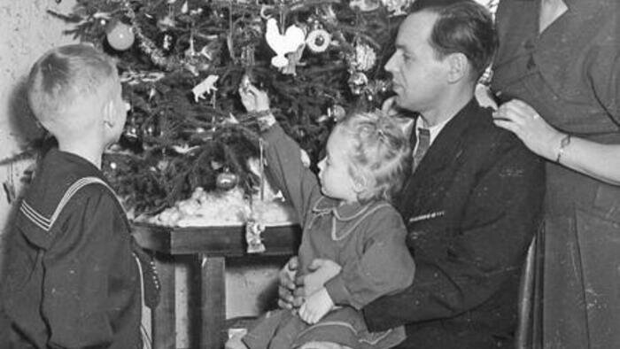 В 1947-м в магазины  не завезли чулок и конфет