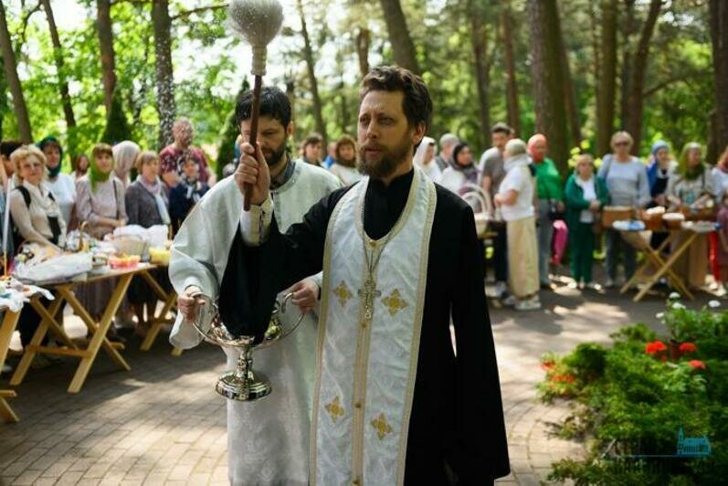 Праздничные службы и освящение снеди прошли по всей области