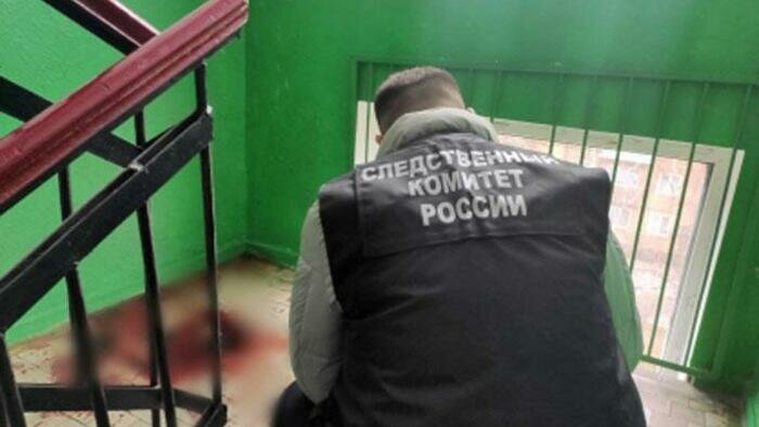 Родила  в подъезде  и упаковала  в пакет