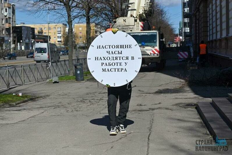 На крышу вернулись скульптуры 
