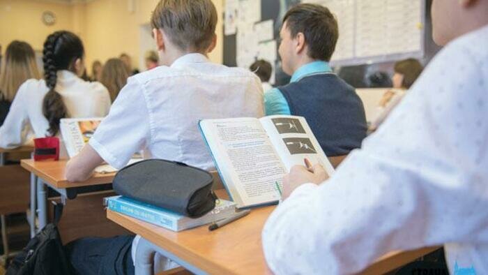 Первыми выпускники сдадут русский язык и математику