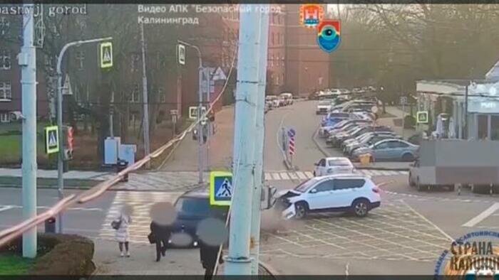 Убрать светофоры и сделать круговое движение. Что может снизить аварийность при повороте с Мира на Театральную в Калининграде