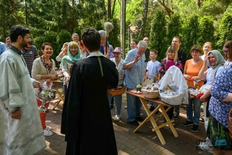 Праздничные службы и освящение снеди прошли по всей области