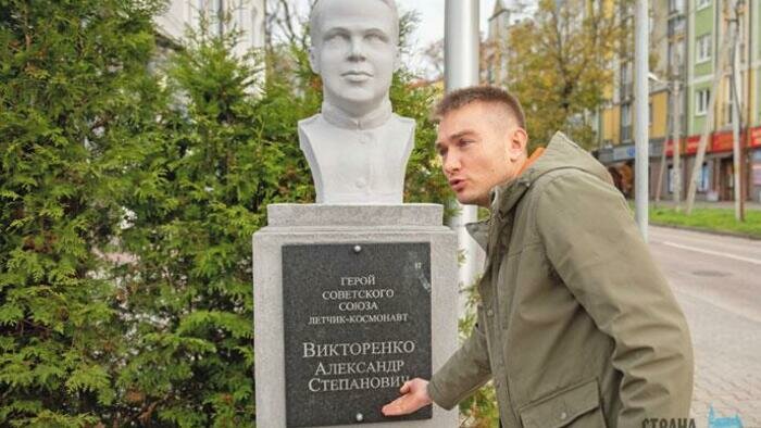 «У летчиков на мундирах пуговицы с женской стороны»