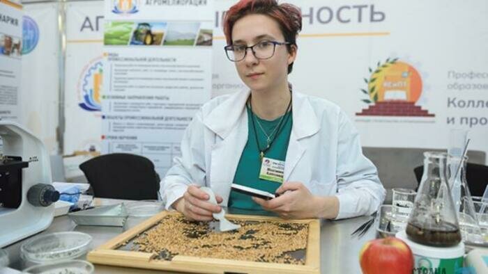  Школьникам области помогают выбрать профессию