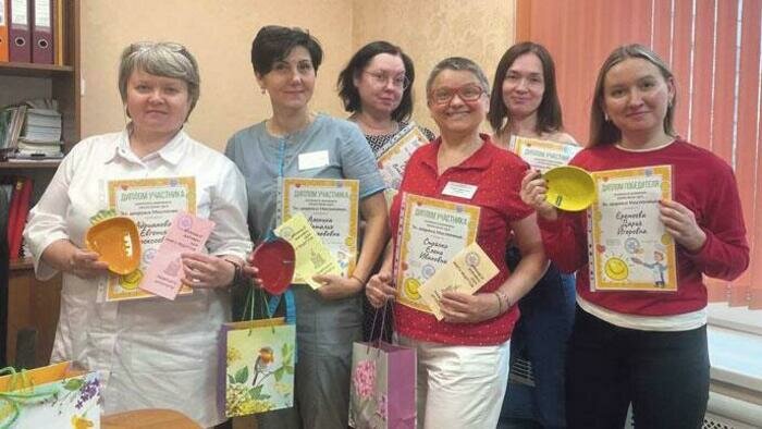 Сотрудники детской областной стоматологии провели конкурс на самые вкусные блины в Масленицу и выиграли яркие призы | Фото: из архива Ирины Сергутко Сотрудники детской областной стоматологии провели конкурс на самые вкусные блины в Масленицу и выиграли яркие призы | Фото: из архива Ирины Сергутко