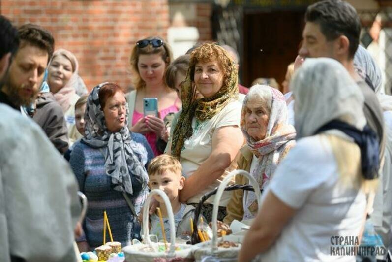 Праздничные службы и освящение снеди прошли по всей области