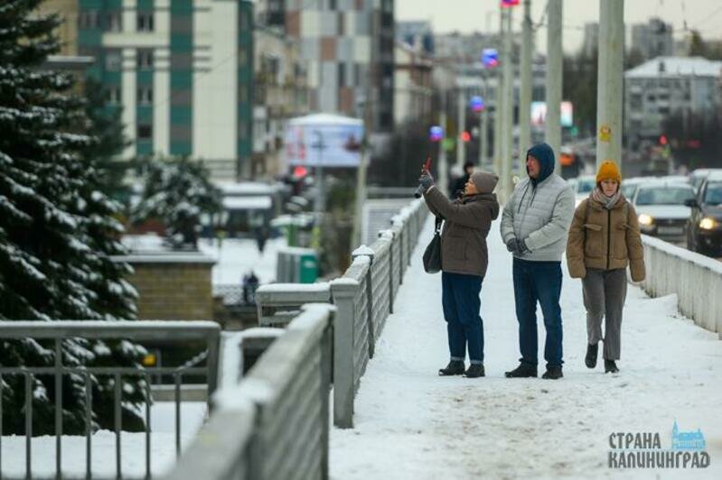 Снег в Калининграде вызвал 10-балльные пробки. Губернатор пожаловался на отсутствие уборочной техники в центре города