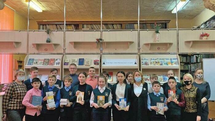 Гимназия Советска получила  в подарок книги