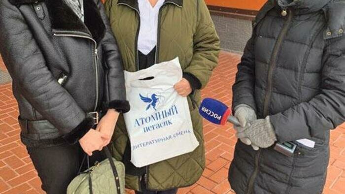 Гимназия Советска получила  в подарок книги