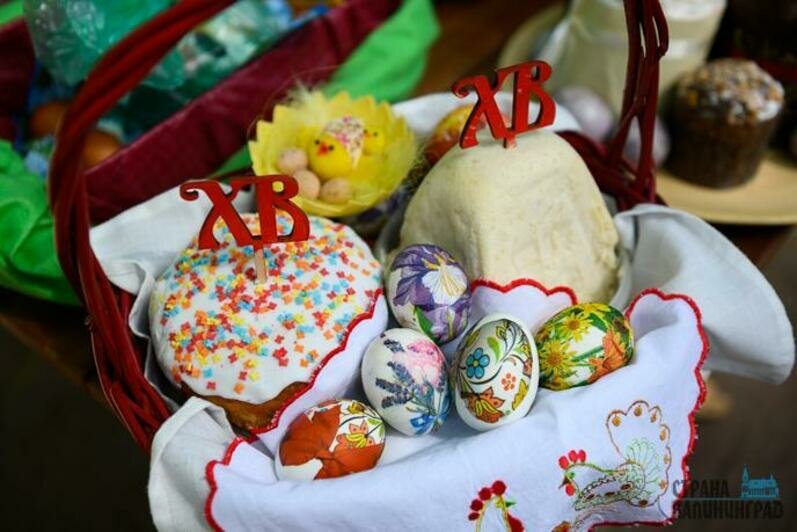 Праздничные службы и освящение снеди прошли по всей области