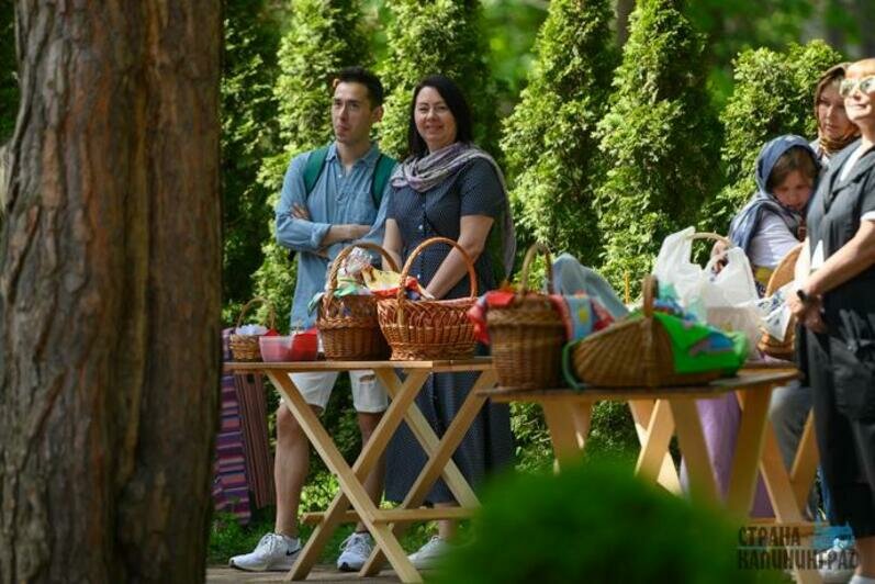 Праздничные службы и освящение снеди прошли по всей области