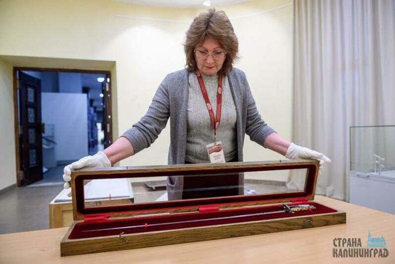 В Калининград привезли шпагу императрицы