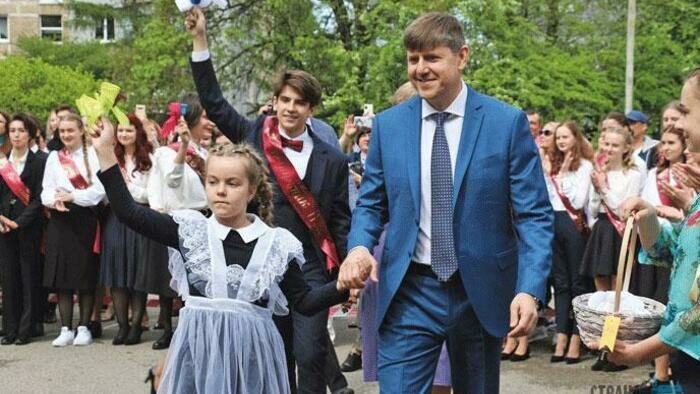 На последнем звонке лучшим вручили стипендии