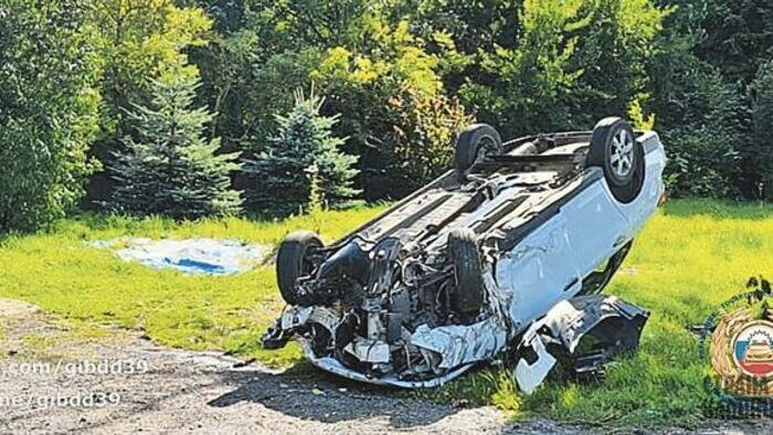 Мотоциклиста сбила  спешившая на вызов скорая.  А ребёнок на электросамокате сшиб маму с младенцем в коляске