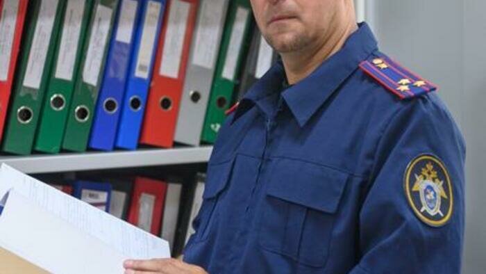 Мужчина рассылал детям интимные фото в нарядах и париках 