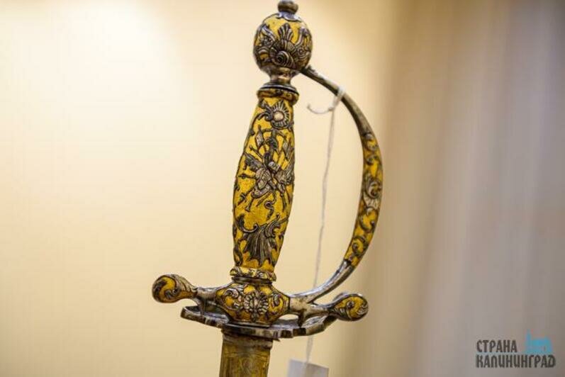 В Калининград привезли шпагу императрицы