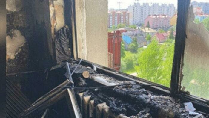 Причиной пожара стала включенная  в розетку зарядка