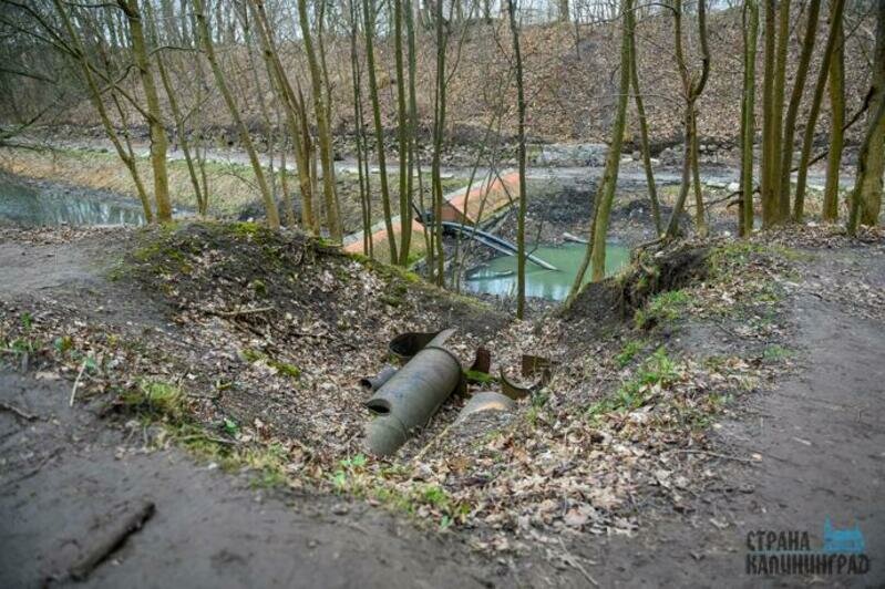Проход на пешеходную тропинку закрыли из-за чистки водоема