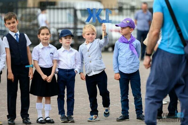 Последний звонок: вальс и улыбки