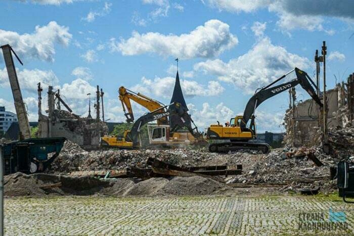 Снос Дома Советов в Калининграде продлится до середины сентября | Фото: Александр Мелехов