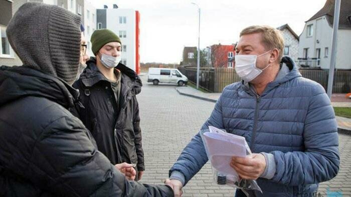 Сироты получили квартиры в Калининграде 