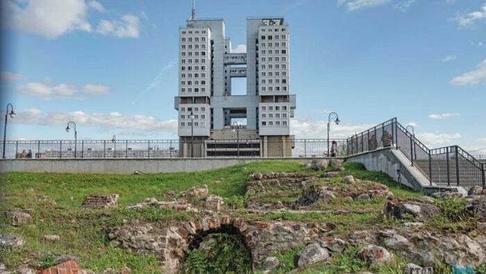 Подвалы Королевского замка: засыпать  до лучших времен?