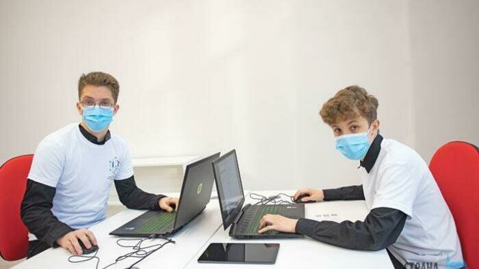 Скоростной интернет есть  в большинстве школ области