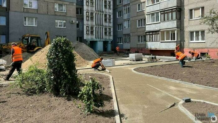 Дятлова объяснила, почему при ремонте дворов у одних делают тропинки и скамейки, а у других всё закатывают под парковку