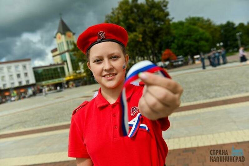 В Калининграде День флага России отметили флешмобом