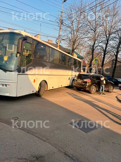 На Батальной произошли сразу два ДТП с автобусами, улица встала в пробке (фото, видео)  - Новости Калининграда | Фото: очевидец 
