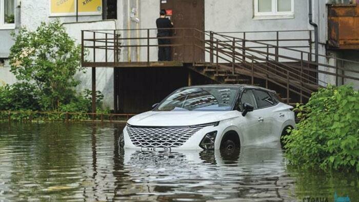 Во время ливня в Калининграде утонули машины и квартиры
