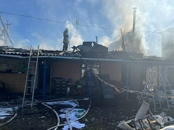 В Прегольском пожарные предотвратили взрыв в дачном доме одного из СНТ - Новости Калининграда | Фото: пресс-служба ГУ МЧС России по Калиниградской области