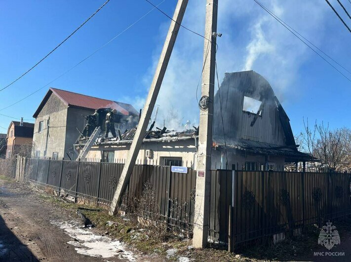 В Прегольском пожарные предотвратили взрыв в дачном доме одного из СНТ - Новости Калининграда | Фото: пресс-служба ГУ МЧС России по Калиниградской области