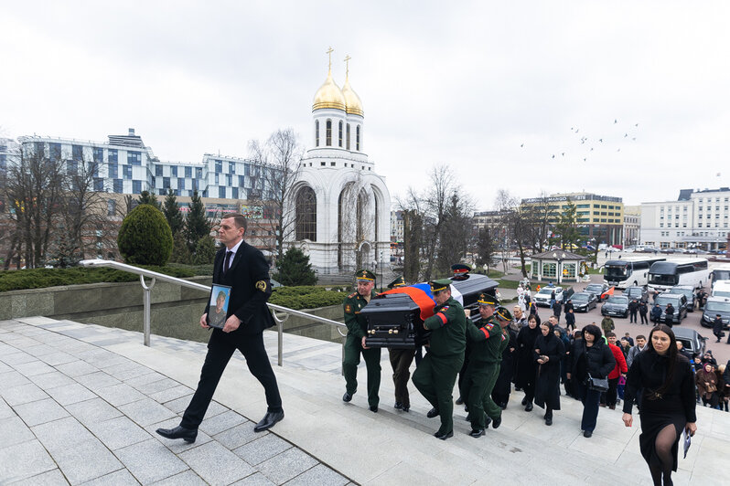 Калининградцы простились с Героем России Сергеем Чебнёвым (фоторепортаж) - Новости Калининграда | Фото: Александр Подгорчук / «Клопс»