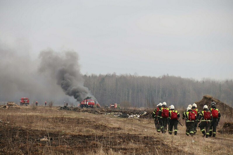 Вертолёт и 50 единиц техники: в Полесском районе тренировались тушить лесные пожары  - Новости Калининграда | Фото: телеграм-канал администрации Полесского МО
