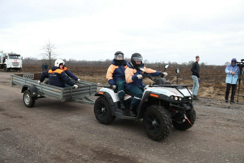 Вертолёт и 50 единиц техники: в Полесском районе тренировались тушить лесные пожары  - Новости Калининграда | Фото: телеграм-канал администрации Полесского МО