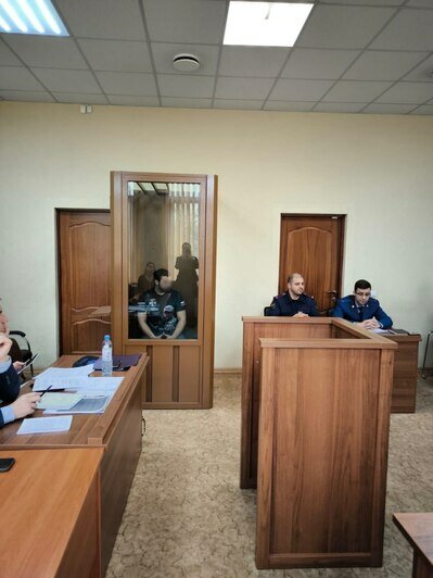Депутат М. из Янтарного в зале Ленинградского районного суда | Фото: региональный СК