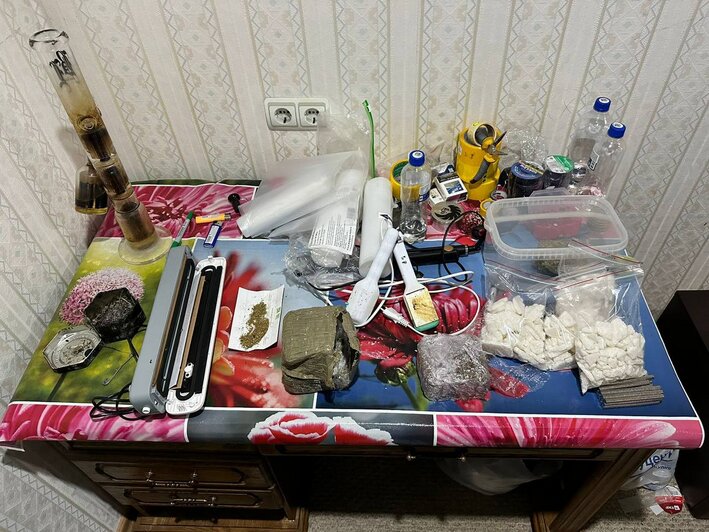 Мефедрон и амфетамин карапузам не игрушки. В Калининграде наркодилеры маскировались под продавцов детских товаров  - Новости Калининграда | Фото: Западное ЛУ МВД России на транспорте 