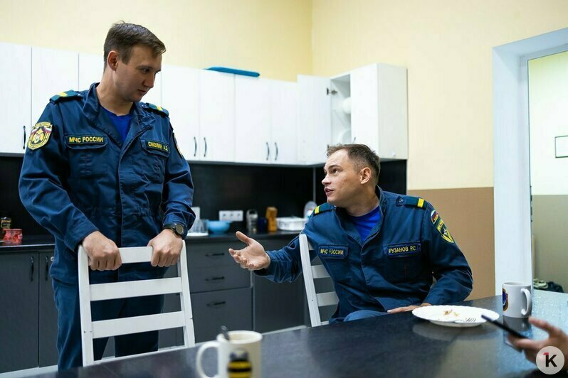 «Хватит вдоха, чтобы там остаться»: один день с калининградскими пожарными (фоторепортаж) - Новости Калининграда | Фото: Александр Подгорчук / «Клопс»