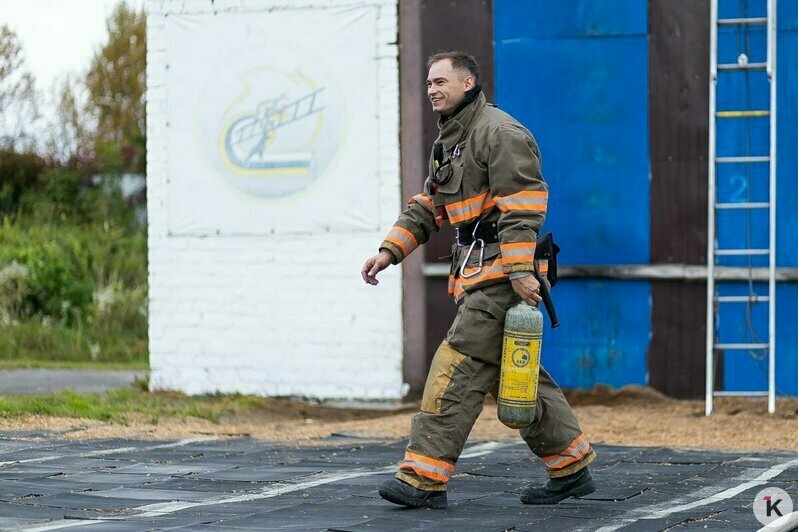 «Хватит вдоха, чтобы там остаться»: один день с калининградскими пожарными (фоторепортаж) - Новости Калининграда | Фото: Александр Подгорчук / «Клопс»