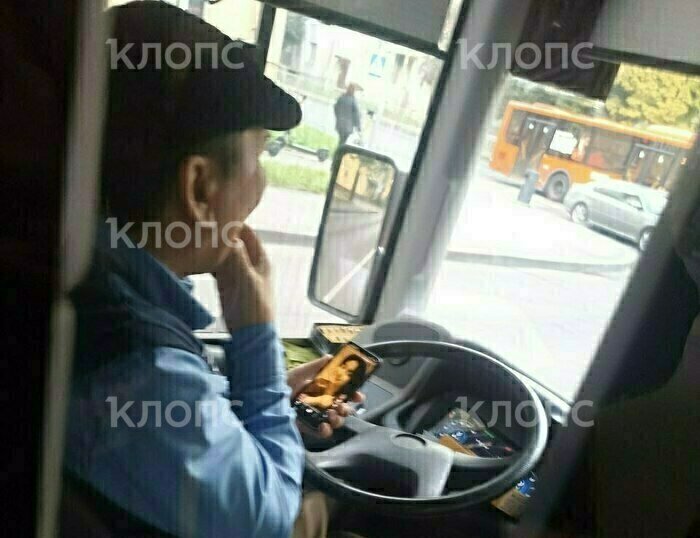 Водитель калининградского автобуса на ходу разглядывал девушек в TikTok. На что ещё жалуются пассажиры - Новости Калининграда | Фото читателя