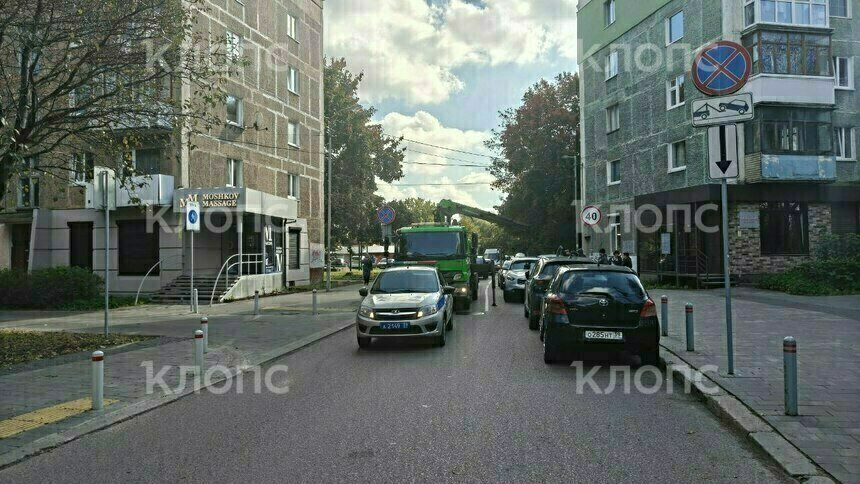 В центре Калининграда через 4 месяца после появления разметки-ловушки начали эвакуировать машины  - Новости Калининграда | Фото: «Клопс»