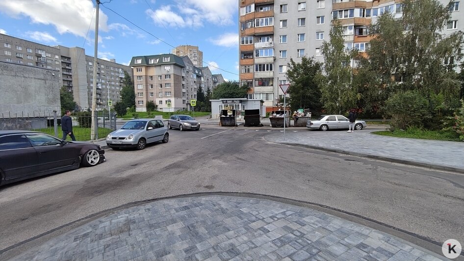 Бунт кесок. 4 места в Калининграде, где мусорки встали поперёк дороги людям и машинам - Новости Калининграда | Фото читателя