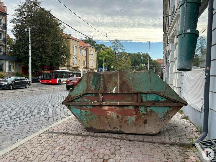 Бунт кесок. 4 места в Калининграде, где мусорки встали поперёк дороги людям и машинам - Новости Калининграда | Фото: Александр Подгорчук / «Клопс»