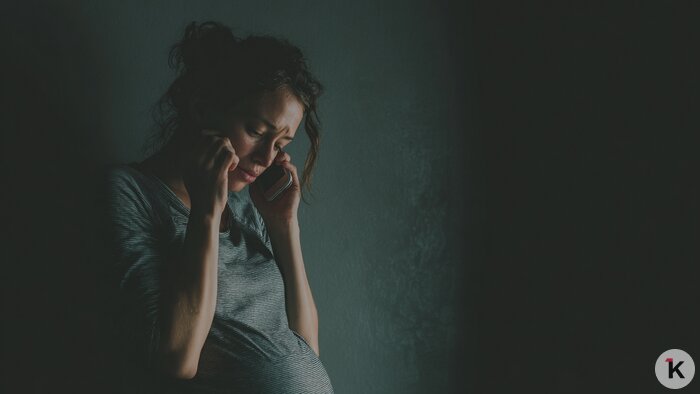 «Я потеряла двойню и больше не смогу родить»: истории пациенток перинатального центра Калининградской области   - Новости Калининграда | Иллюстрация: Ксения Александрова / Midjourney