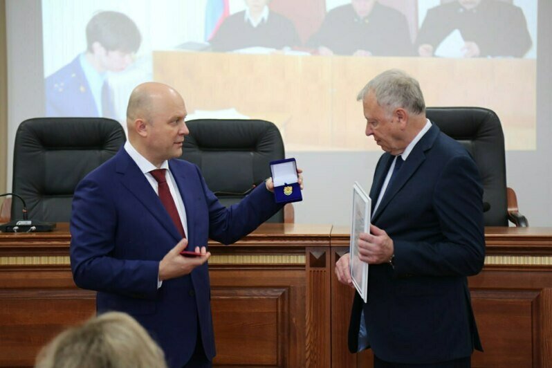 В Калининградском областном суде проводили в почётную отставку заместителя председателя суда Николая Ларина - Новости Калининграда | Фото: областной суд