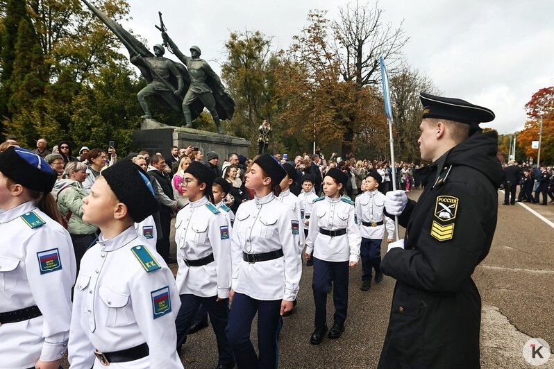 Калининградские кадеты приняли присягу у мемориала 1 200 гвардейцам (фоторепортаж)   - Новости Калининграда | Фото: Александр Подгорчук / «Клопс»